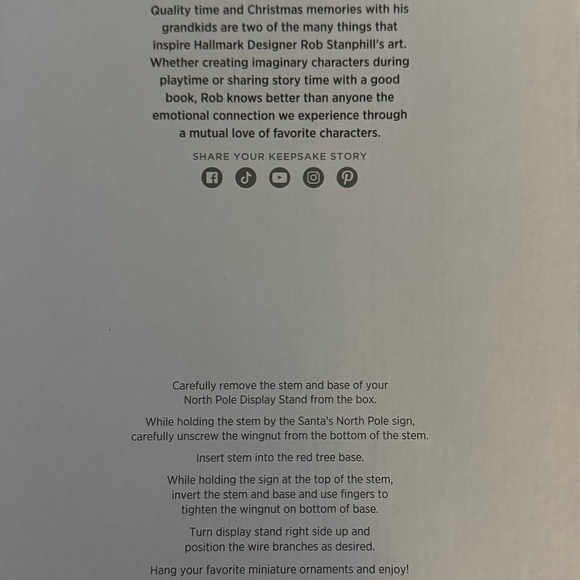 KOC Member Exclusive - North Pole Miniature Display Stand & Miniature Tree Skirt - Picture 3 of 4